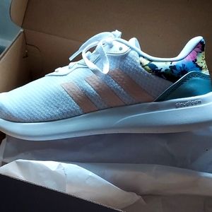 Womens AdidasQt Racer 3.0